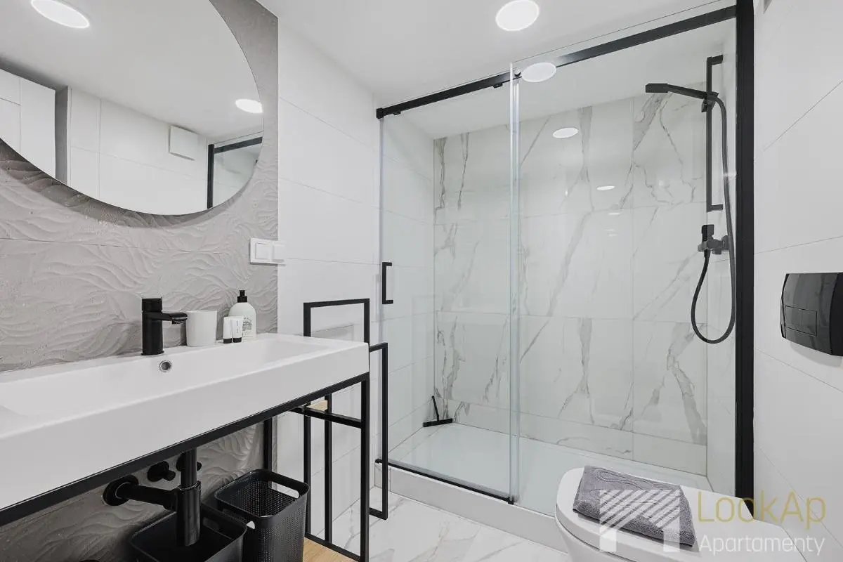 Image 2 of Wólczańskie Motyle by LookAp