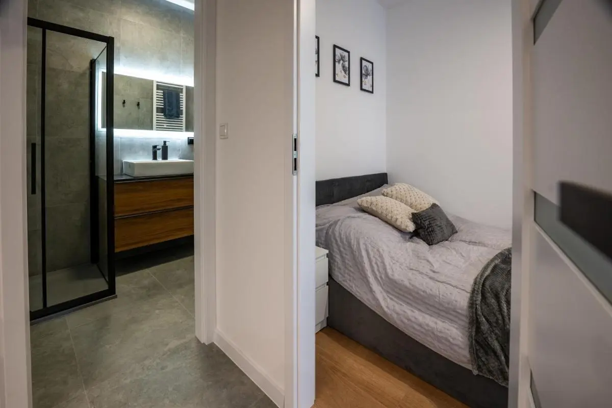 Image 6 of Work & Rest Apartment by Fengshui4u, cowroking, siłownia, nowy budynek, dostęp na kod