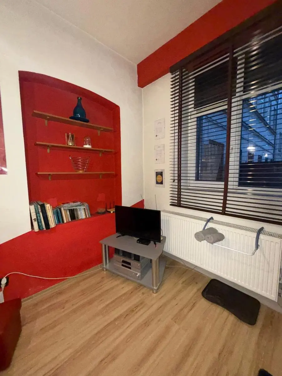 Image 4 of studio red and white