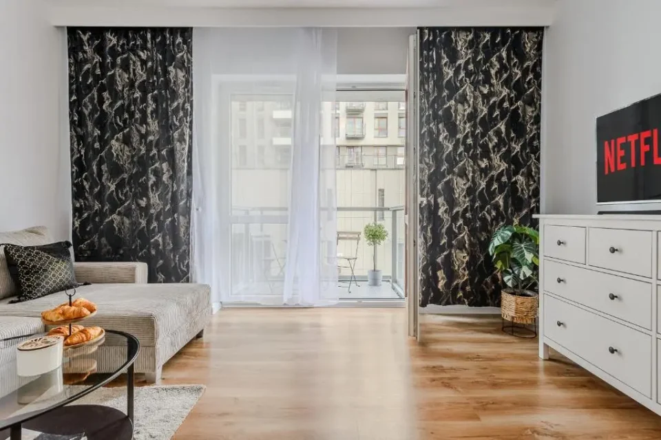 Lumina stylish apart with parking in City Center